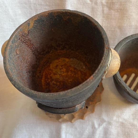 Vintage Cast Iron Mini Grill with Cast Iron Removable Grated Pot. - Picture 6 of 8